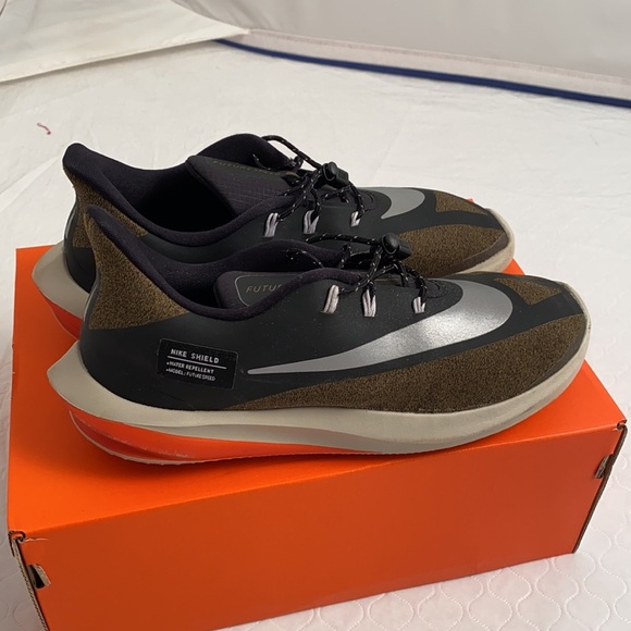 Nike Future Speed Shield running sneakers 6Y Black Silver Olive - Picture 2 of 11